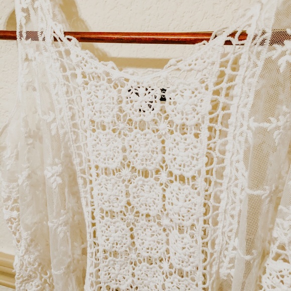 Lace Cut Out Shoulder Top - Picture 3 of 3